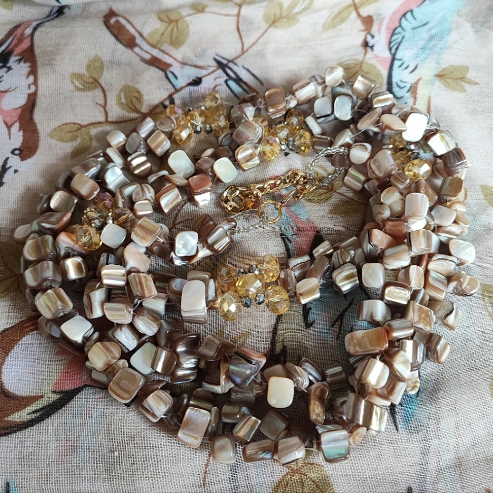 Mother of Pearl Seashell Sea Shell Extra Long Canary AB Beads Vintage Necklace - Picture 4 of 15